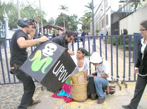 La lucha contra el Tratado de Libre Comercio de Centroamérica en Costa Rica fue en gran medida una lucha contra el patentamiento y privatización de la riqueza de la biodiversidad, única en el mundo, y contra UPOV mismo. (Foto: Fighting FTAs)