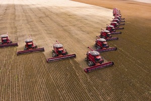 Industrial soybean farming in Brazil. Alf Ribeiro / Shutterstock.com