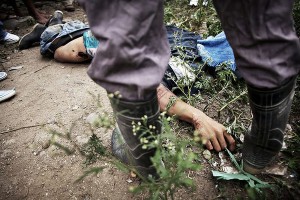 El asesinato de un campesino en el Bajo Aguán, Honduras. (Foto: Manu Brabo / Asamblea de Cooperación por la Paz)