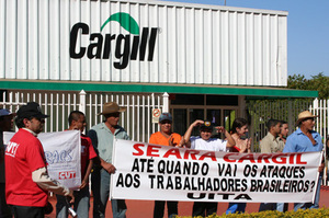 Workers protesting agains unsafe working conditions at a Cargill poultry plant in Brazil in 2007. 