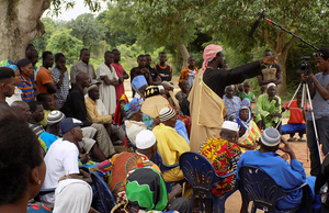 Famienkro residents express their discontent during the filming of a documentary on this case of land grabbing.