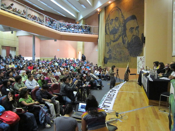 Vista panorámica del auditorio de la Facultad de Ciencias de la Universidad Nacional Autónoma de México donde varias organizaciones mexicanas celebraron un debate en defensa del maíz y contra la invasión transgénica, 7 de febrero, 2013.