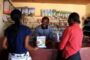 Un agro distribuidor en Malawi (Foto: AGRA)