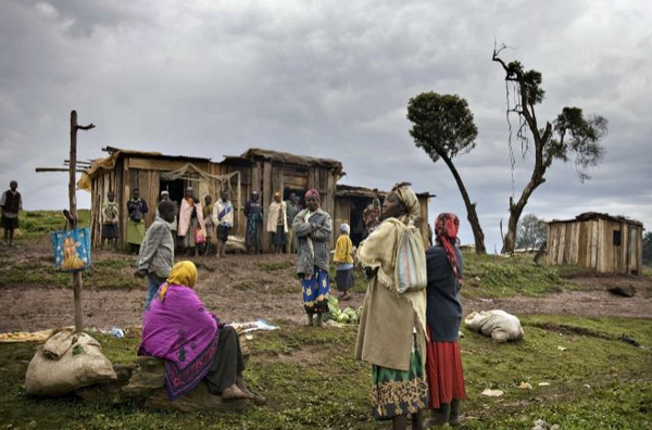 Kenia. Clan familiar en una de las tierras afectadas por el "land grabbing" (Foto: Jonas Gratzen/Cordon Press)