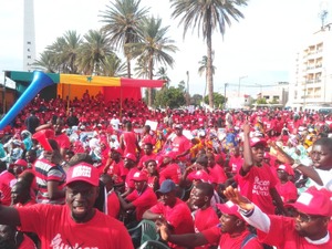 Manifestation des membres du collectif « Auchan dégage » à Dakar, en 2018. Photo : Dave Design