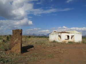 Abandoned house belonging to a family resettled by Mozaco. (Photo: Erico Waga for GRAIN)