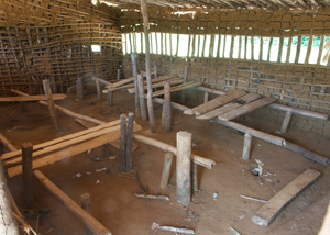 Une école primaire délabrée dans un zone d’opérations Feronia (Photo : Oskar Epelde)