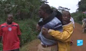 En 2012, Nasako Besingi se rendait à moto dans un village qui lui avait demandé de leur parler des plans d’Herakles quand il s’est fait agresser par un groupe d’hommes. (Photo : France24)