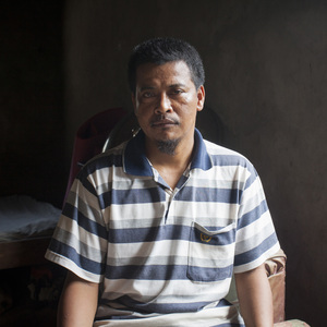 Abdulah Rahman, líder del sindicato de trabajadores de las plantaciones de PT Hardaya Inti Plantations en Buol, Sulawesi Central. Rahman fue despedido por la empresa  inmediatamente después que encabezó una delegación de trabajadores y campesinos a la Com