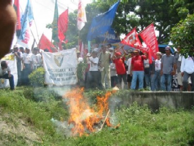 Filipino farmers "convict" Monsanto Corporation-image