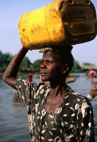 Exprimir África hasta la última gota: Detrás de cada acaparamiento de tierra hay un acaparamiento de agua-image