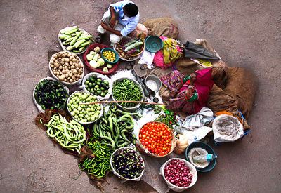 Farmers and traders in India oppose foreign investment in local food-image