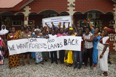 Pétition: Que cessent toutes sortes d’abus sur les femmes autour de grandes plantations de monoculture d’arbres-image