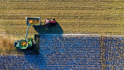 Los señores de lo oscuro asaltan el granero : El capital privado hinca el diente en la agricultura-image